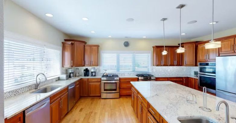 Elegant kitchen in Atlantic Villa Fran-to-Sea