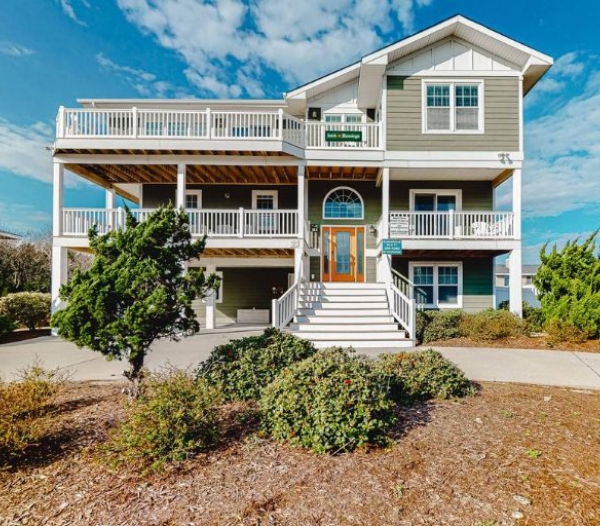 Beach house featuring a large deck and balcony, showcasing Nimmo Virginia Beach Homebuilders' seamless remodeling services.